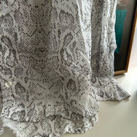 Cloth & Stone White and Gray Patterned Blouse M - Picture 5 of 16